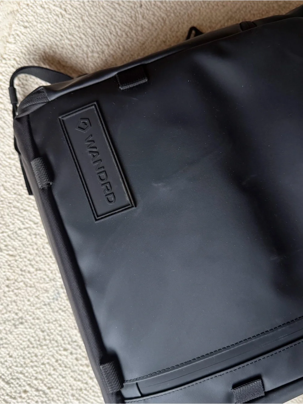 Wandrd sleek black